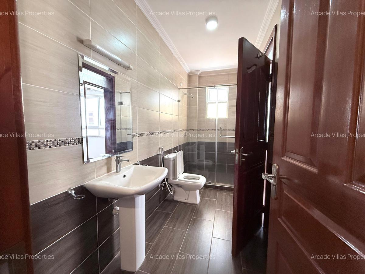 3 Bed Apartment with En Suite in Riverside - 11