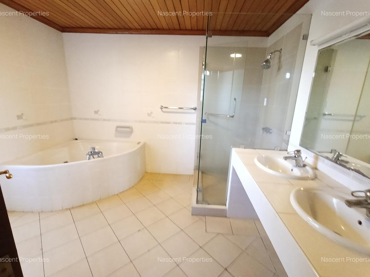 5 Bed House with En Suite in Runda - 14