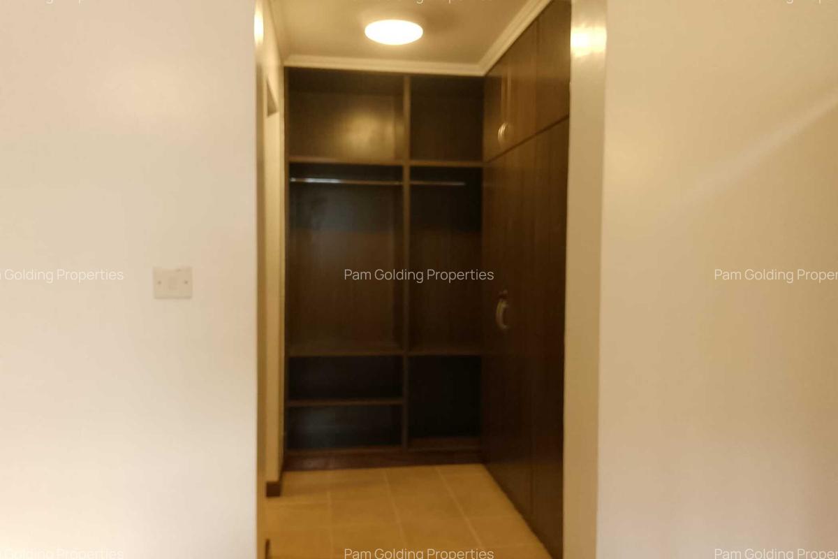 3 Bed Apartment with En Suite at Dennis Pritt Road - 6