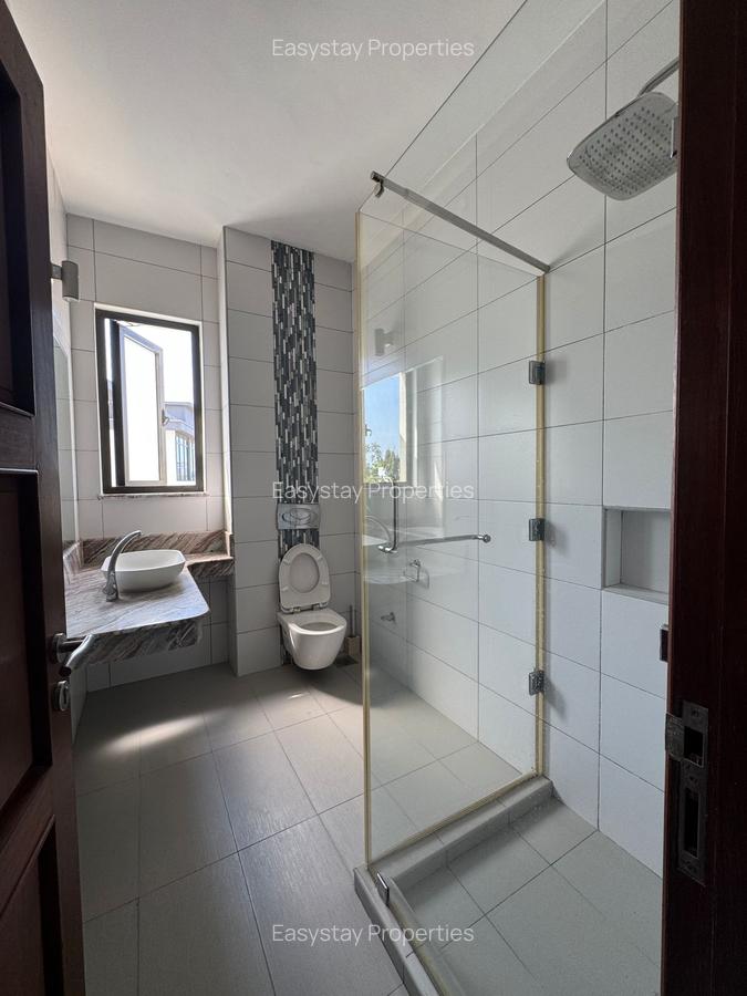 2 Bed Apartment with En Suite in Nyali Area - 8