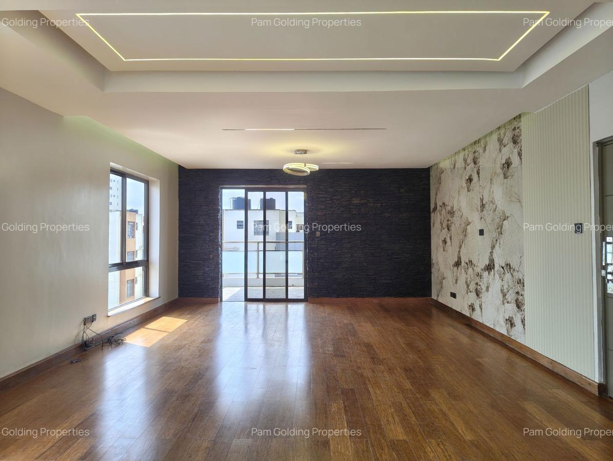 3 Bed Apartment with En Suite in Lavington - 1