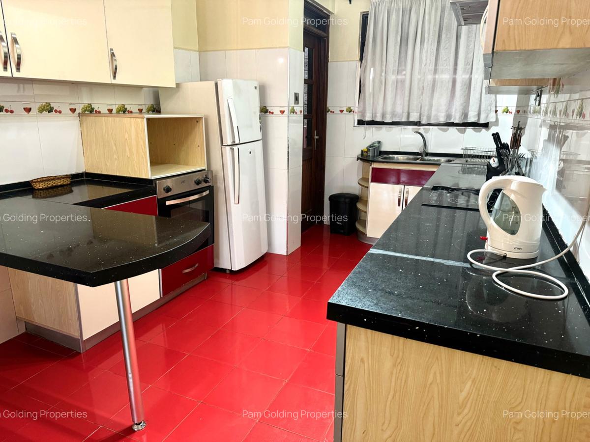 Serviced 2 Bed Apartment with En Suite at Church Road - 5