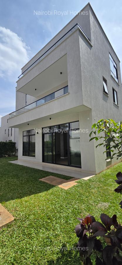 5 Bed Townhouse with En Suite at Lavington Green - 8