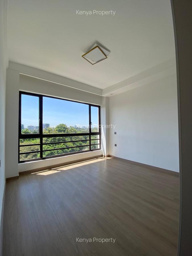 3 Bed Apartment with En Suite at Riverside Drive - 6