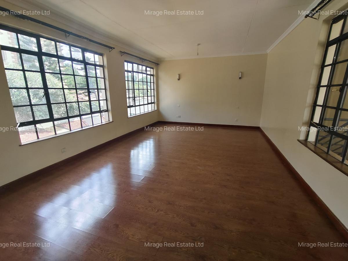 3 Bed Apartment with En Suite in Riverside - 11