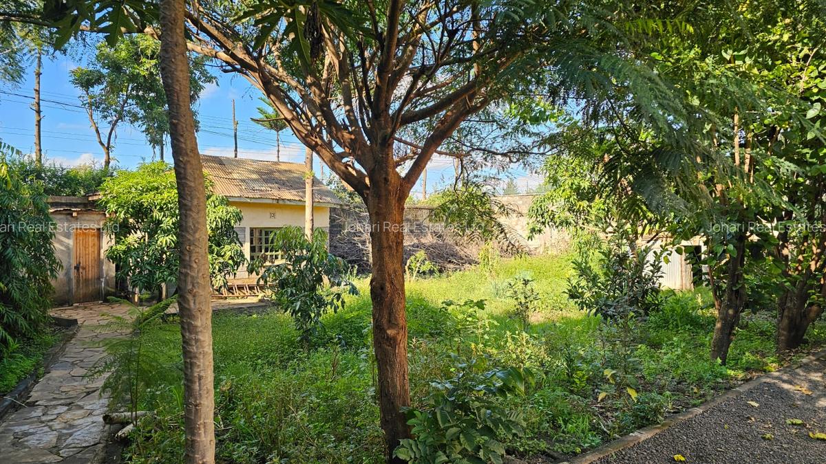 5 Bed House with En Suite in Membley - 16