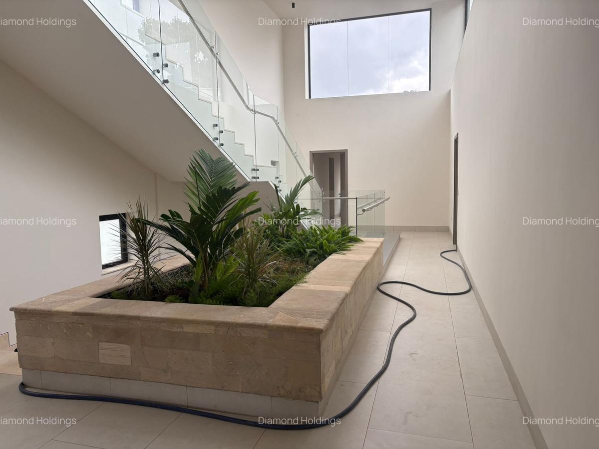 5 Bed Villa with En Suite at Westlands - 9