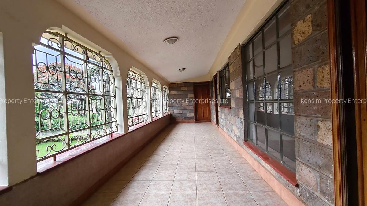 5 Bed House with En Suite in Nyari - 11