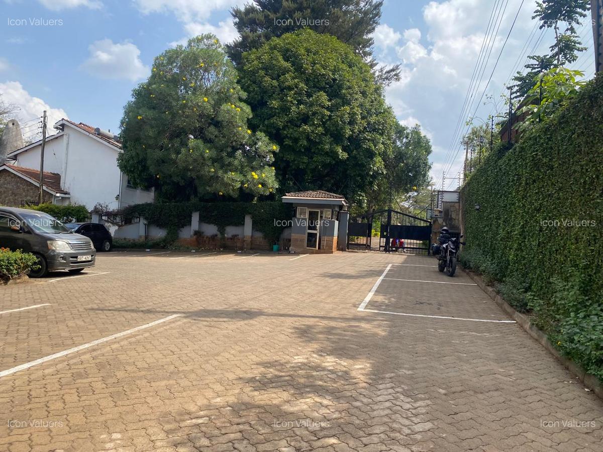 5,000 ft² Office with Service Charge Included at Kabarsiran Avenue - 11