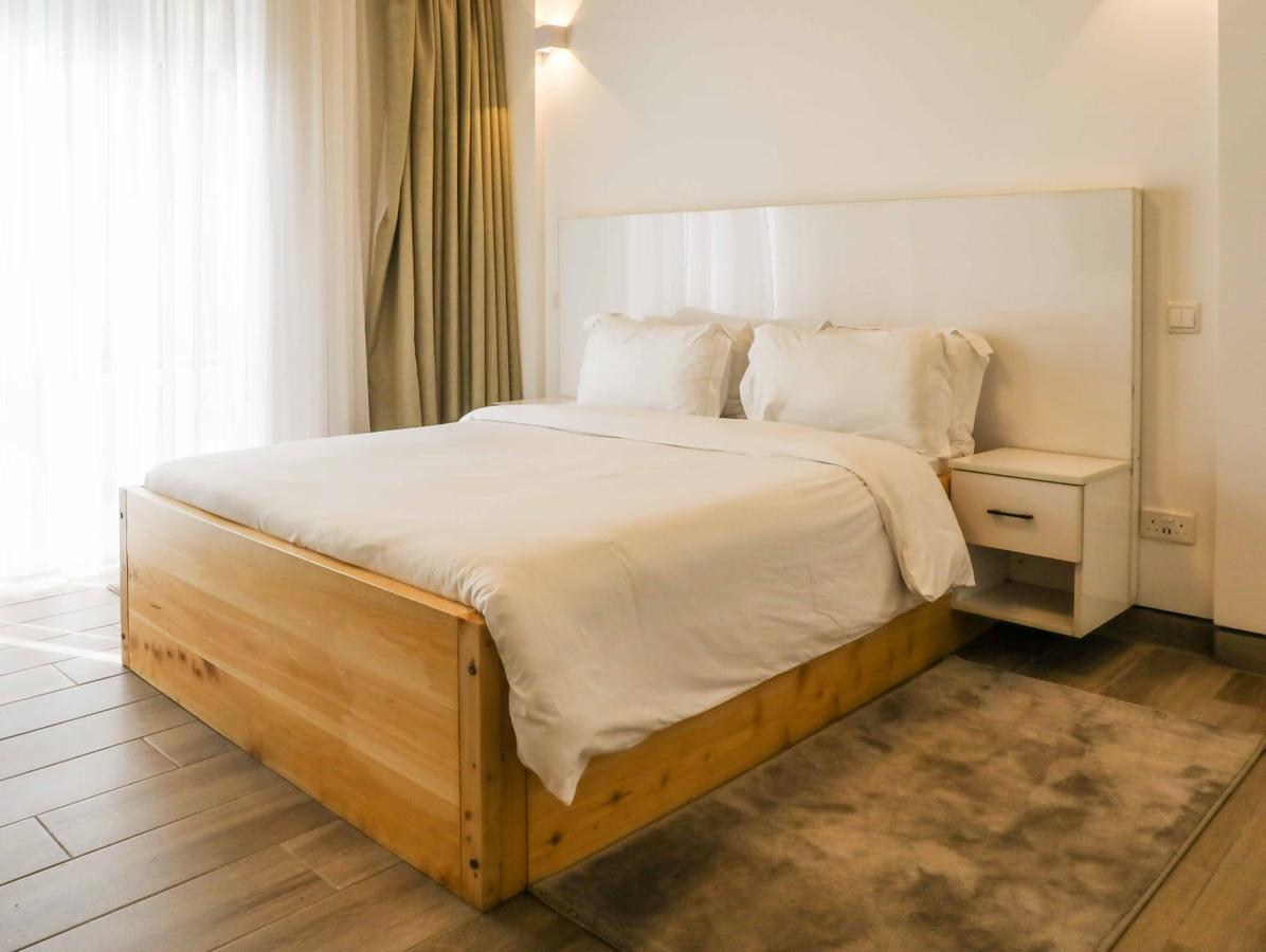 3 Bed Apartment with En Suite at 23 - 7