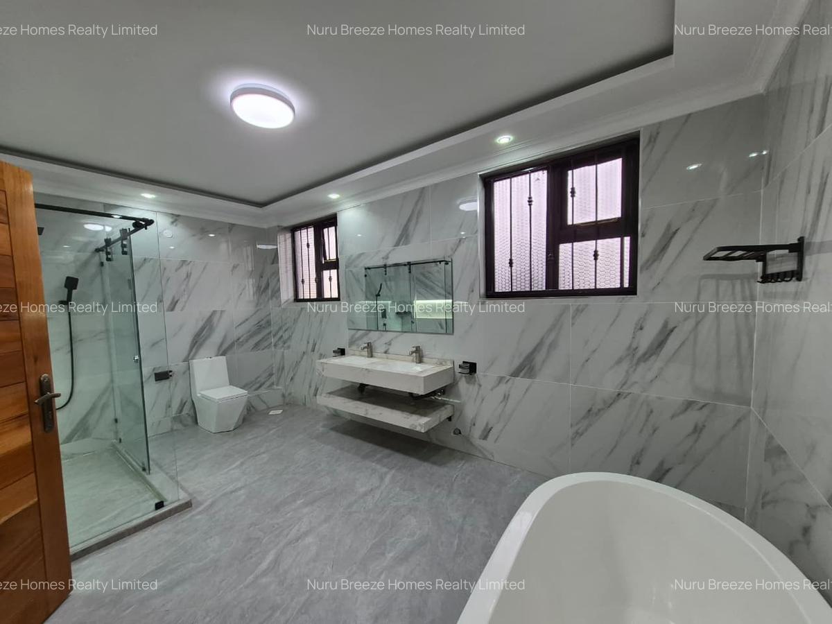 5 Bed House with En Suite in Runda - 14