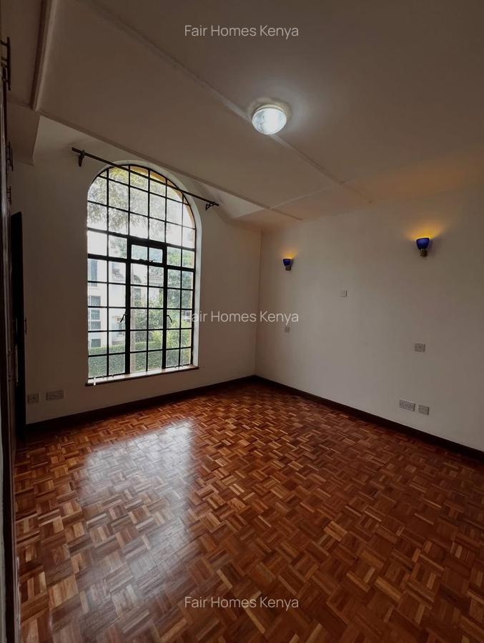 5 Bed Townhouse with En Suite at Lavington Green - 4