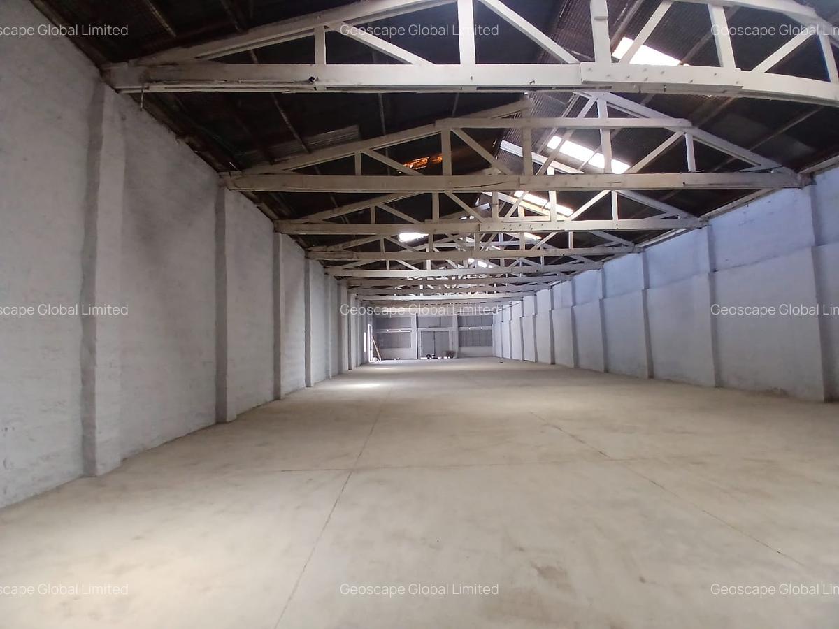5,000 ft² Warehouse with Parking in Industrial Area - 3