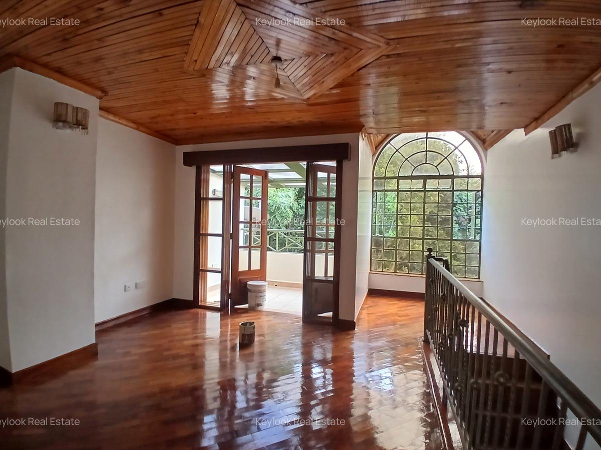 5 Bed Townhouse with En Suite at Lavington - 14