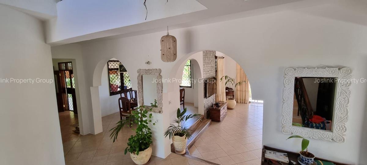 Serviced 4 Bed Apartment with En Suite in Nyali Area - 5