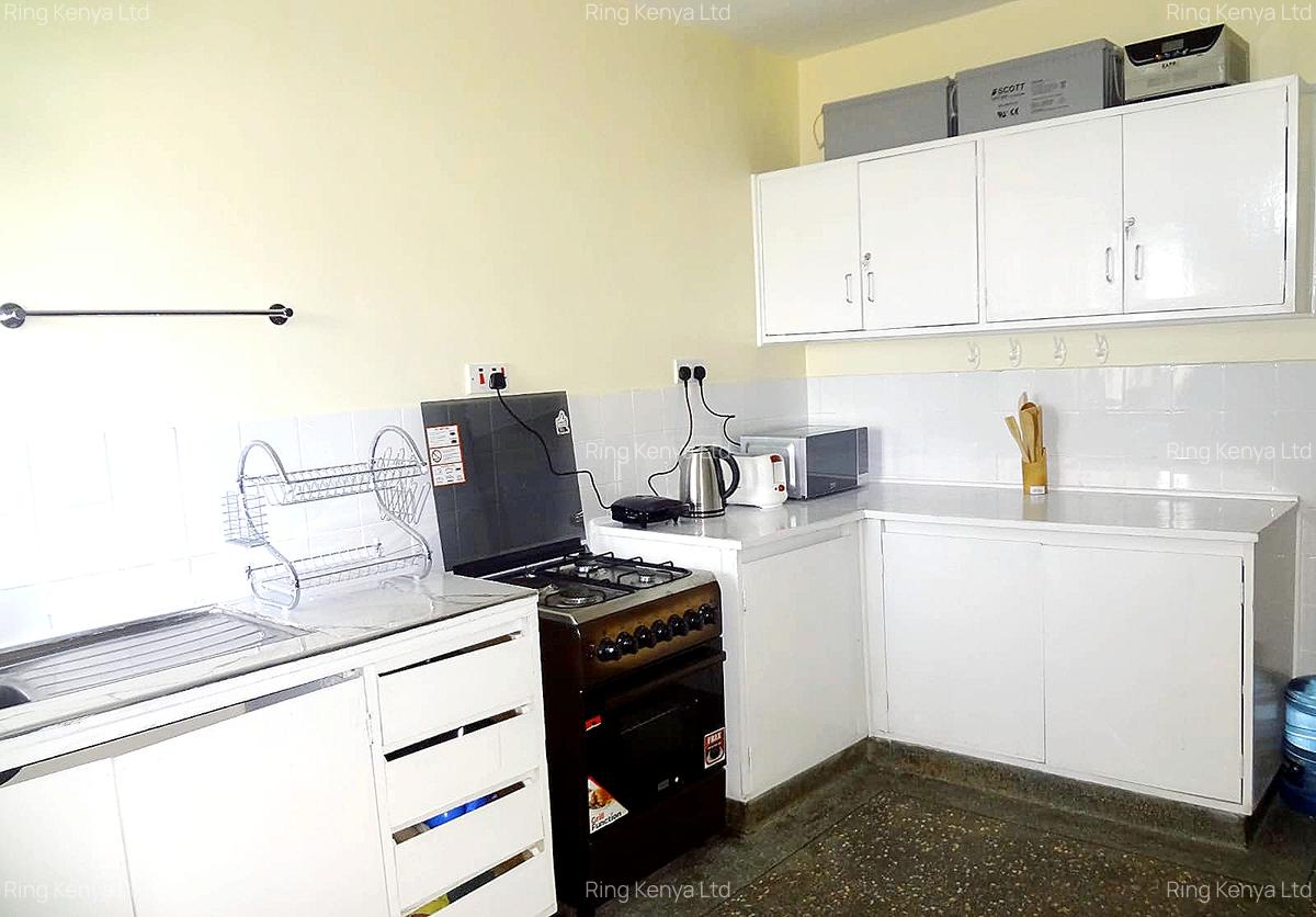 Furnished 3 Bed Apartment with En Suite at Woodley - 4