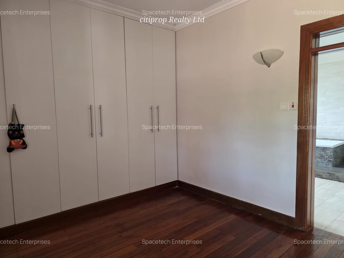 4 Bed House with En Suite in Runda - 12