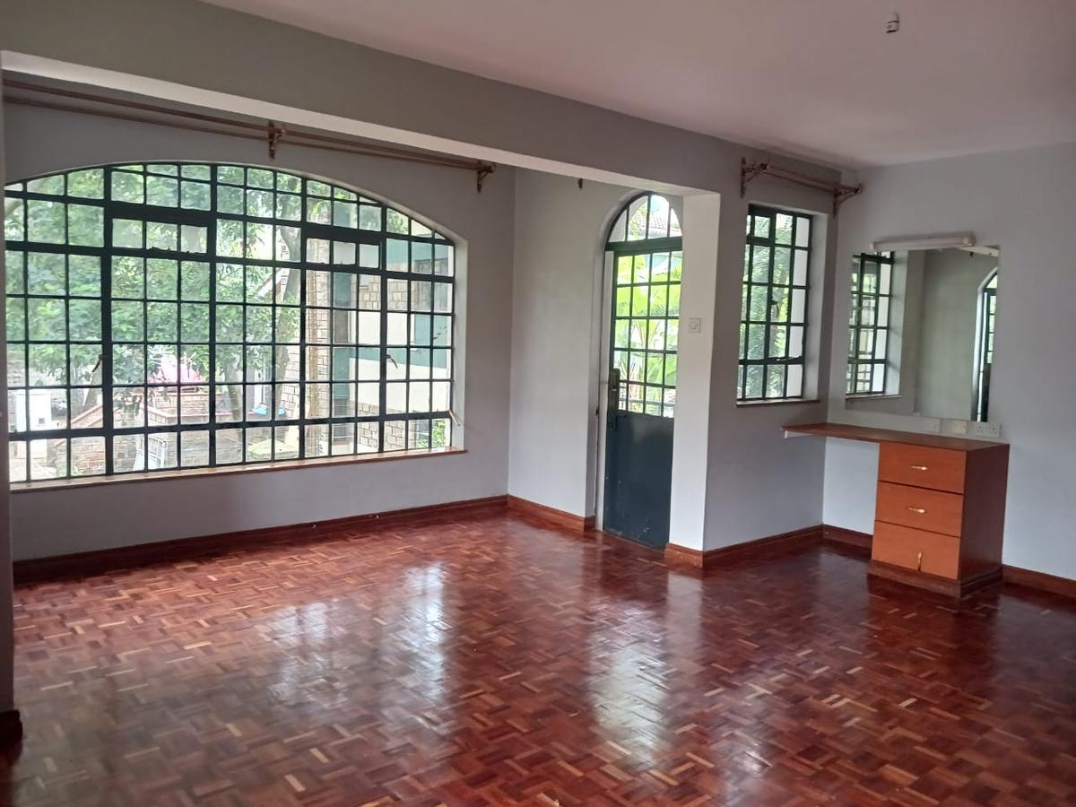 5 Bed Villa with En Suite in Lavington - 4