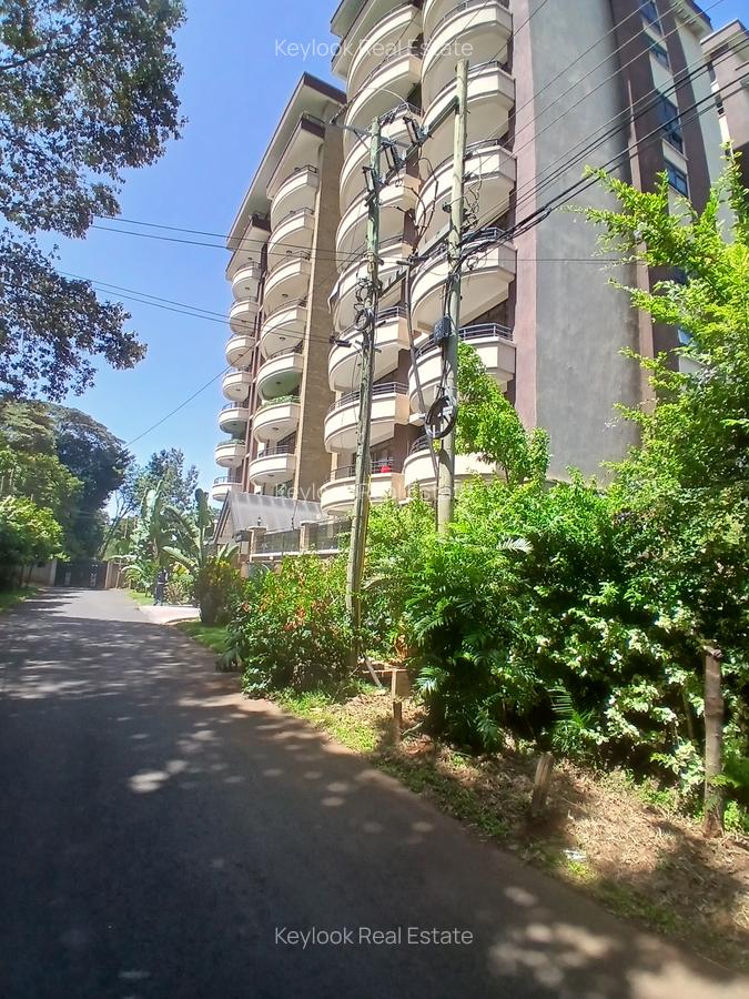 3 Bed Apartment with En Suite at Riverside Drive - 2