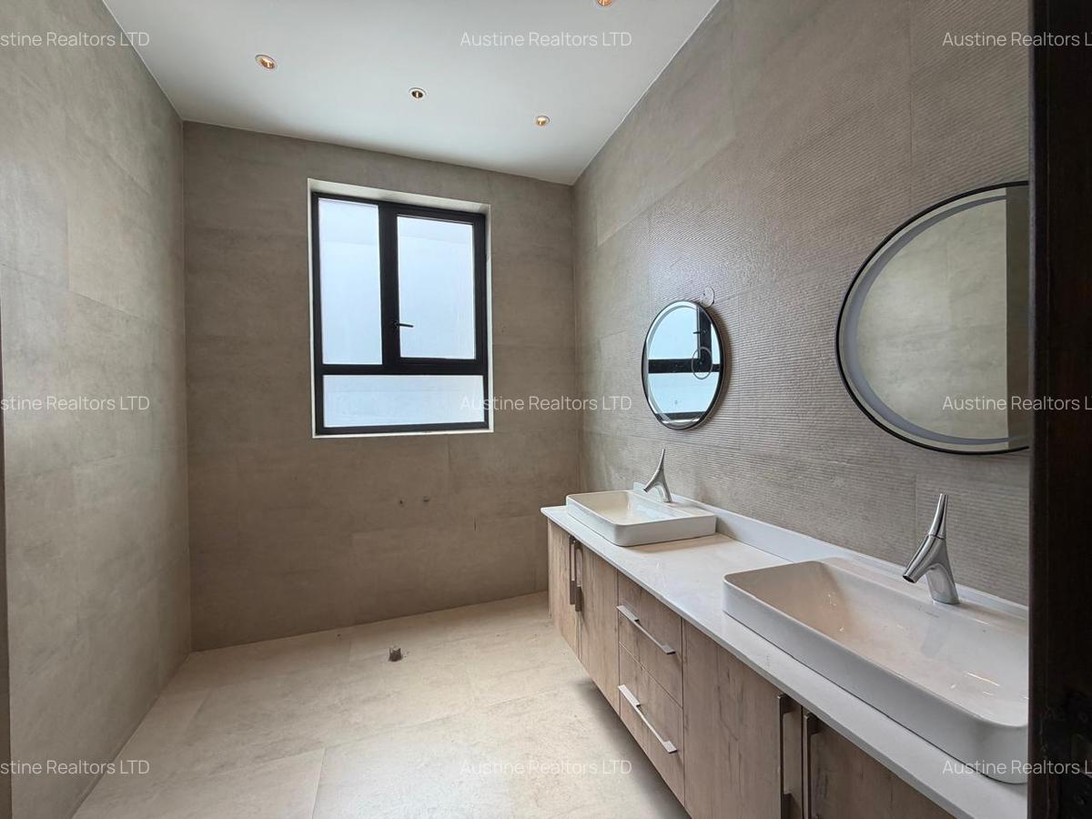 5 Bed Townhouse with En Suite in Lavington - 12