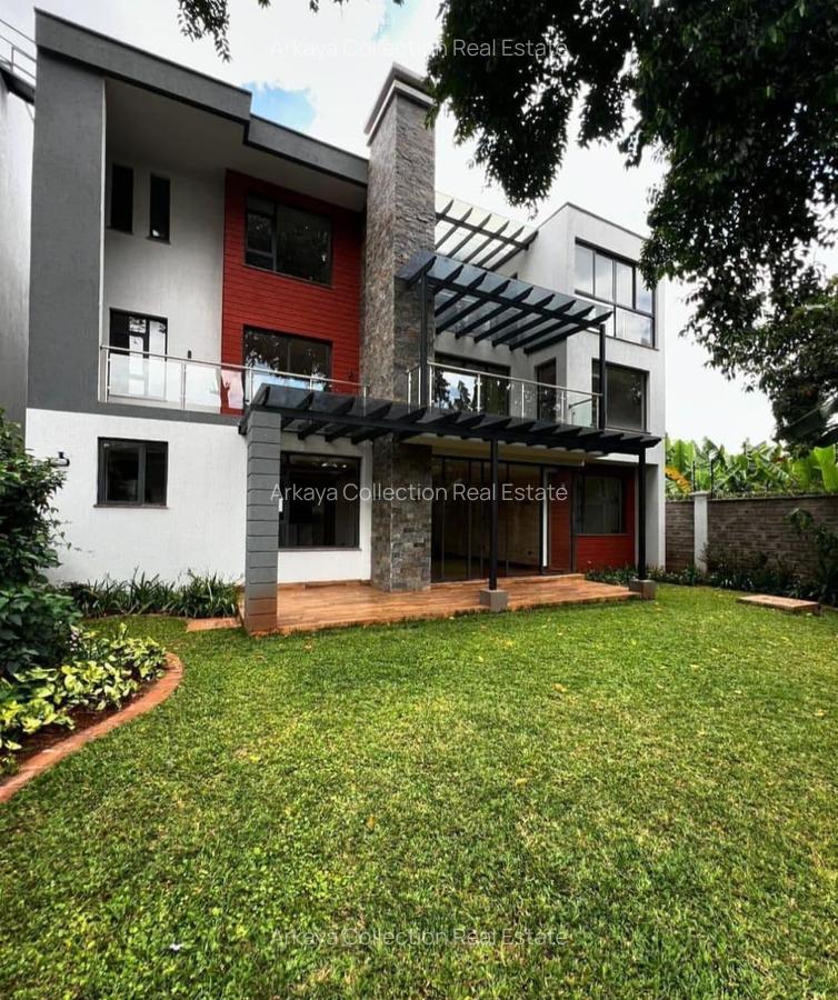 5 Bed House with En Suite in Lavington - 1
