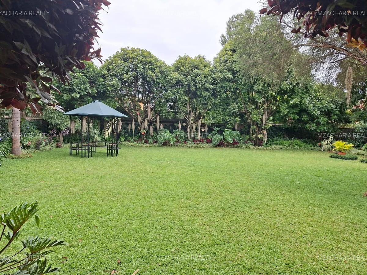 5 Bed Villa with En Suite in Runda - 3