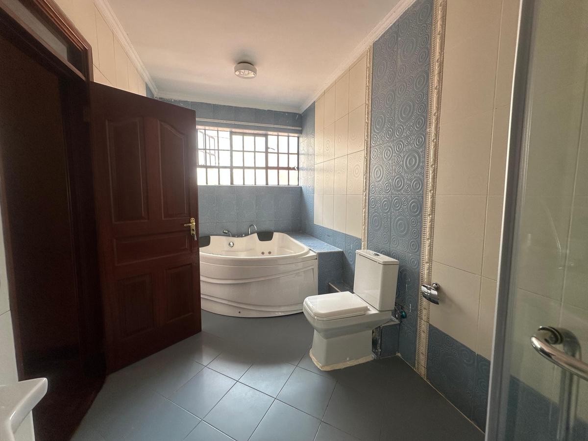 5 Bed Villa with En Suite at Lavington - 19