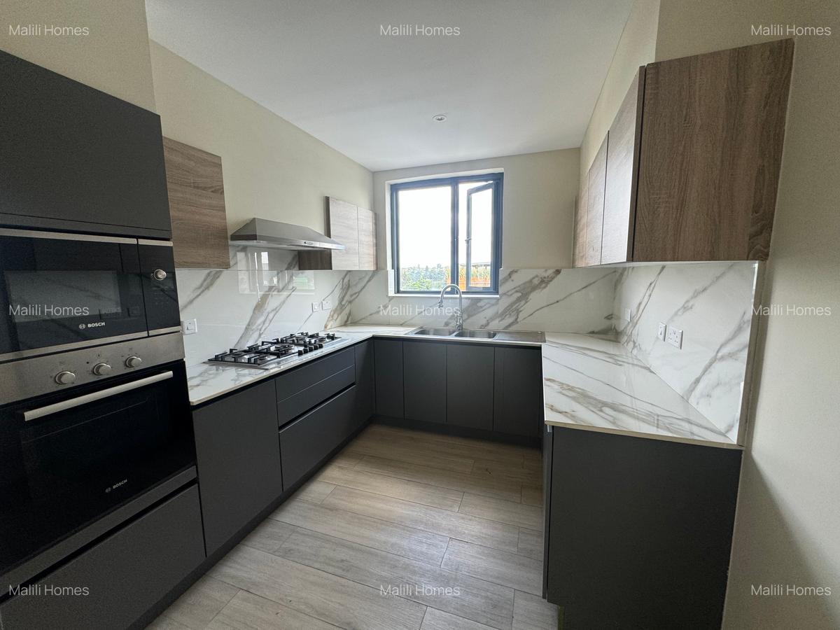 4 Bed Apartment in Riverside - 1