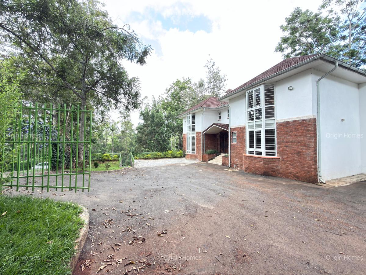 5 Bed House with En Suite at Rosslyn - 2