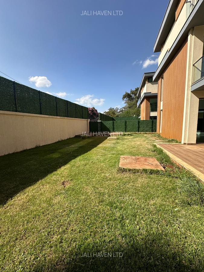 5 Bed Villa with En Suite in Lavington - 19