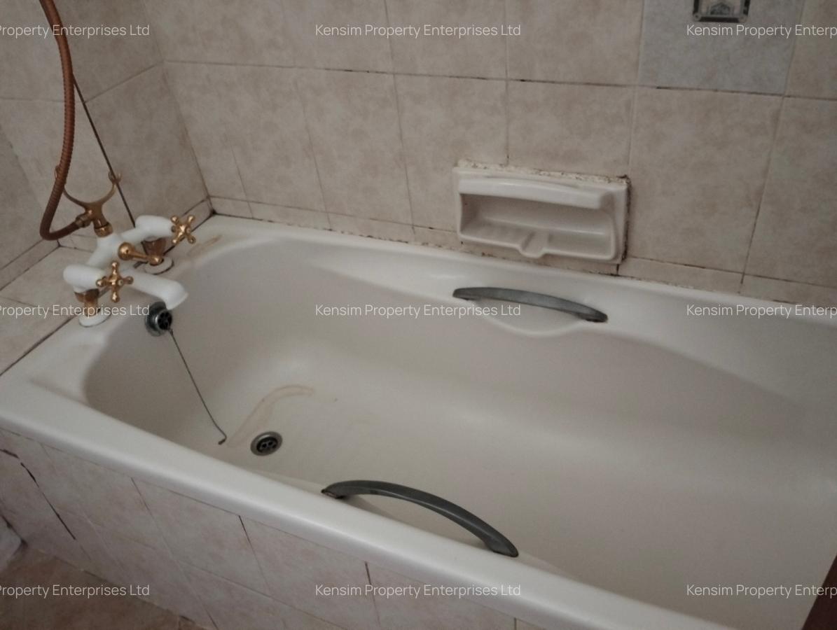 5 Bed Townhouse with En Suite in Lavington - 16