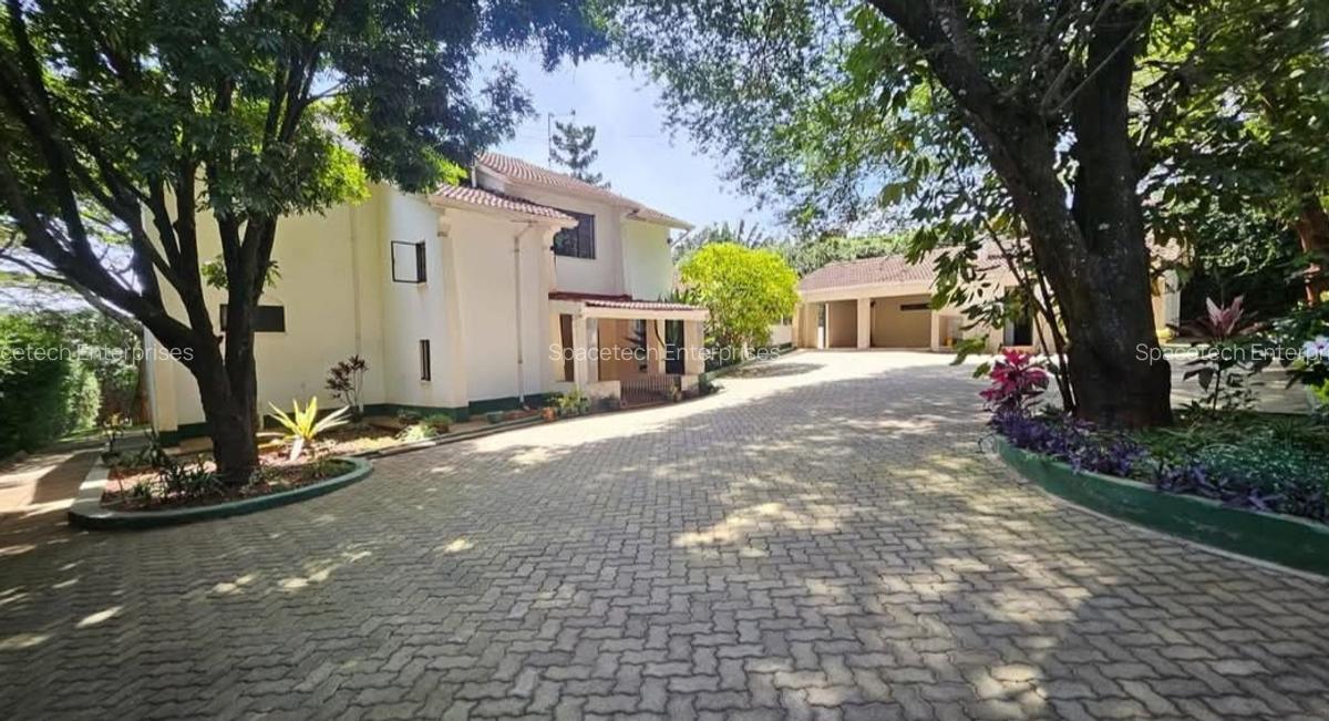 4 Bed House with En Suite in Runda - 1