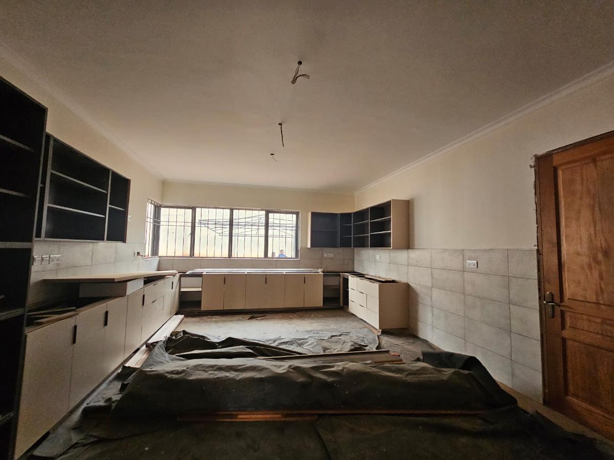 6 Bed House with En Suite in Loresho - 6