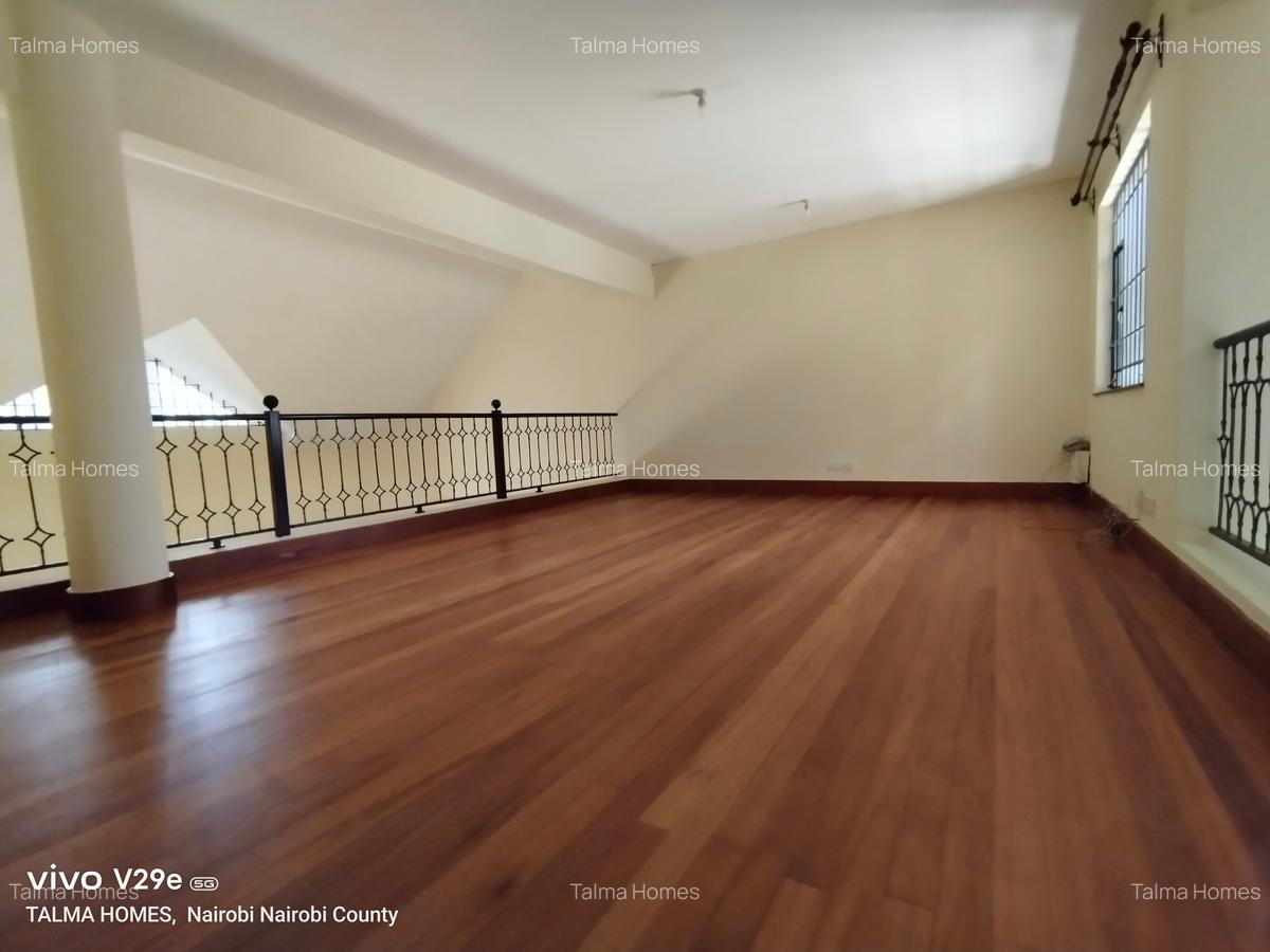 5 Bed Townhouse with En Suite at Lavington - 13