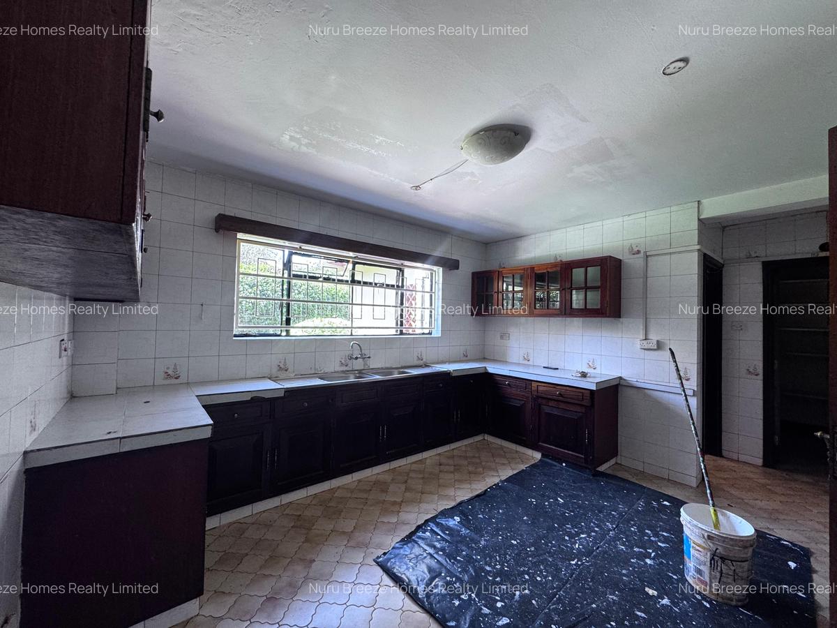 4 Bed House with En Suite in Nyari - 9