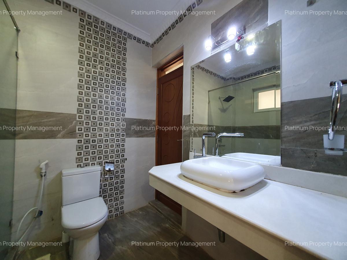 4 Bed Apartment with En Suite in General Mathenge - 16