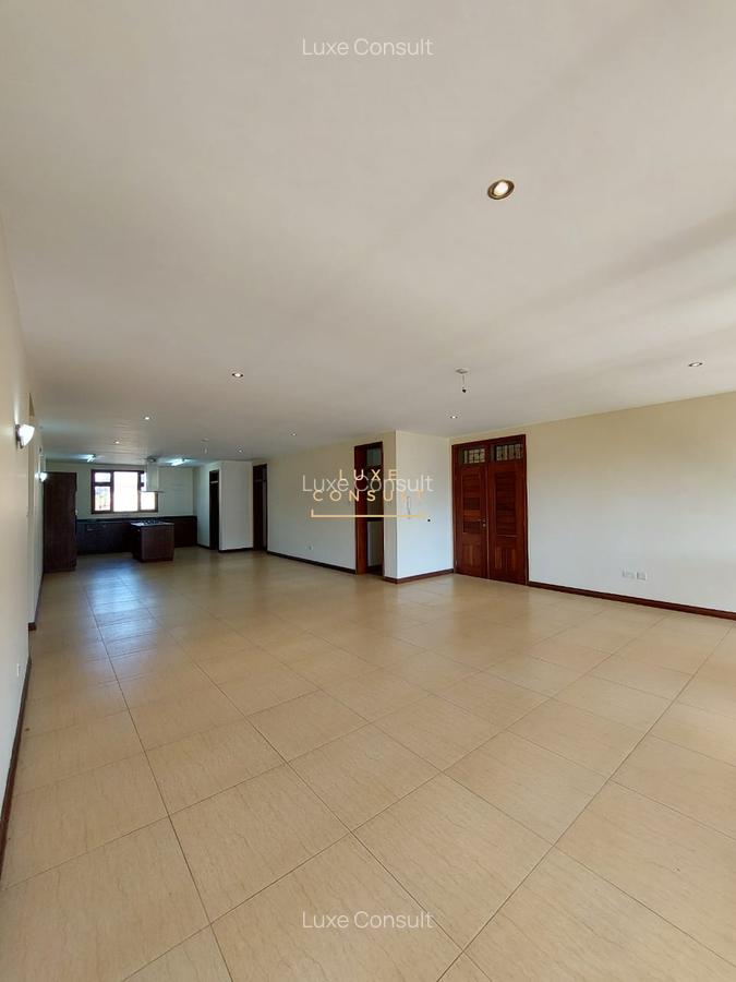 3 Bed Apartment with Swimming Pool in Riverside - 3