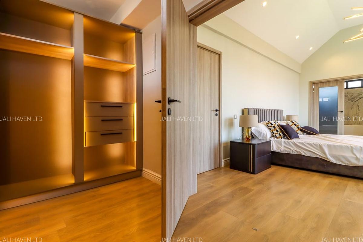 5 Bed Villa with En Suite in Runda - 16