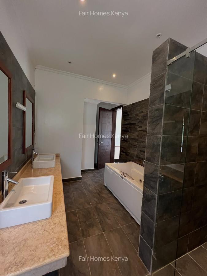 5 Bed Townhouse with En Suite at Lavington Green - 16