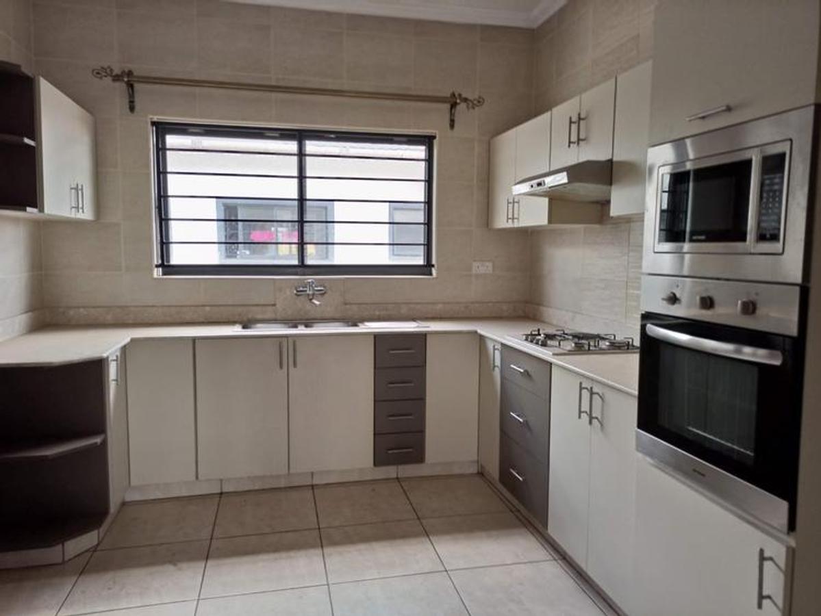 3 Bed Apartment with En Suite at Rhapta Rd - 12