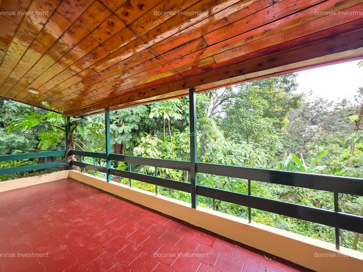 4 Bed House with En Suite at Lavington Green. - 8