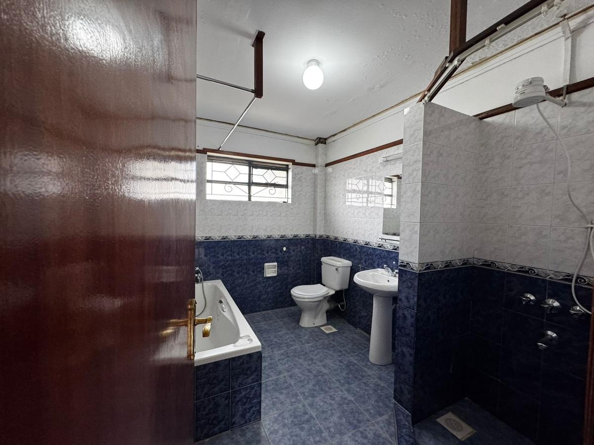 4 Bed Townhouse with En Suite in Brookside - 8