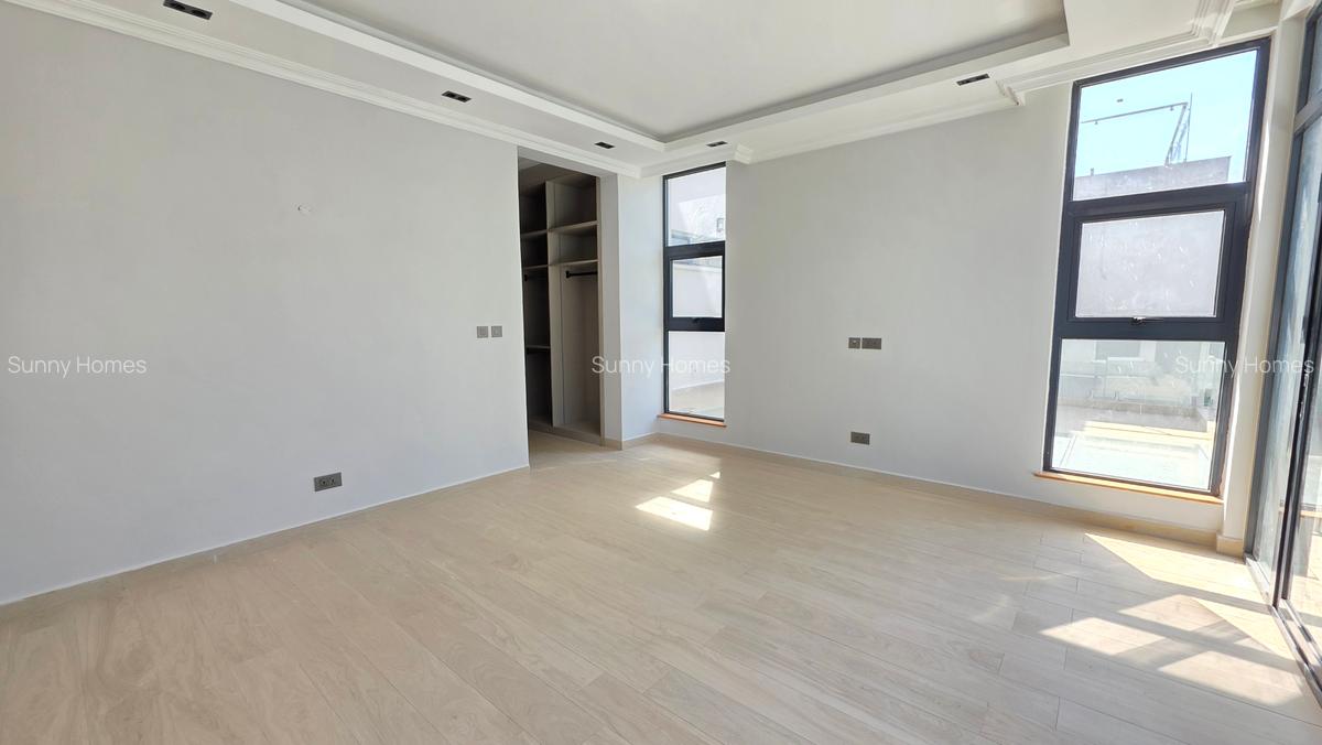 5 Bed Townhouse with En Suite at James Gichuru - 13