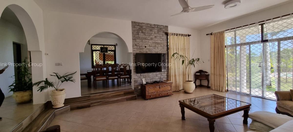 Serviced 4 Bed Apartment with En Suite in Nyali Area - 10