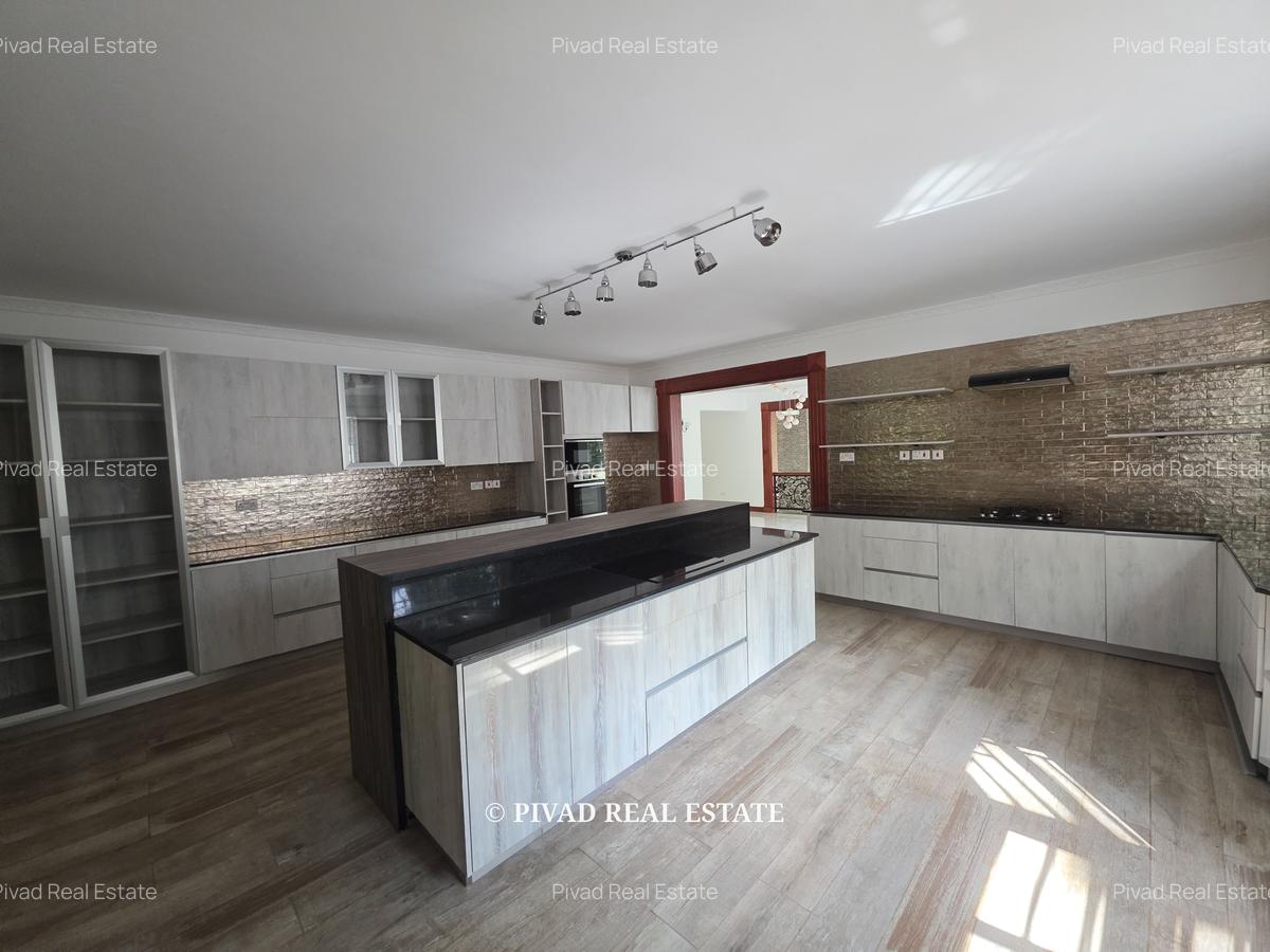 4 Bed House with Garden in Rosslyn - 11