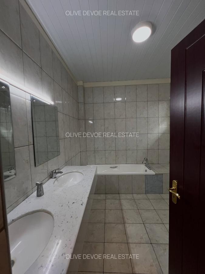 5 Bed Townhouse with En Suite in Karen - 8