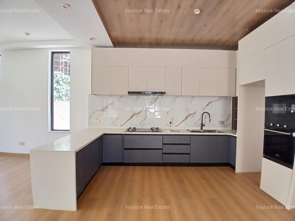 5 Bed Townhouse with En Suite at Lavington Green - 5