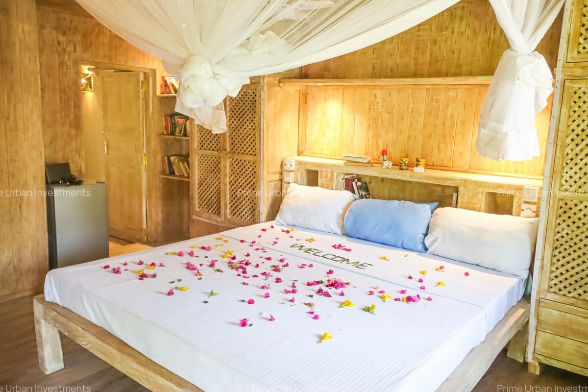 6 Bed House with En Suite in Watamu - 5