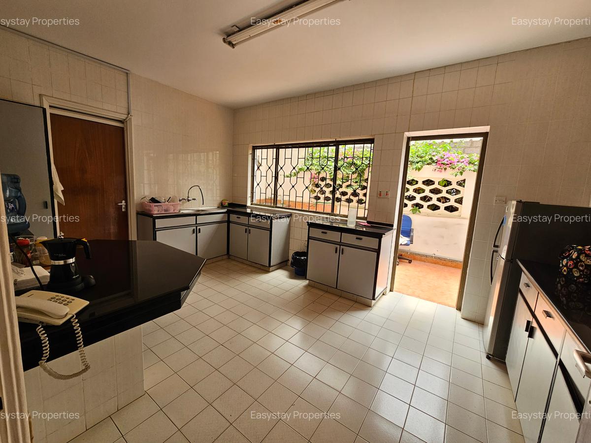 5 Bed House with En Suite in Westlands Area - 13