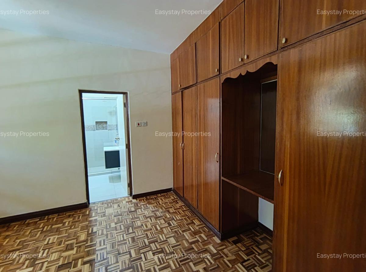 4 Bed House with En Suite in Runda - 16